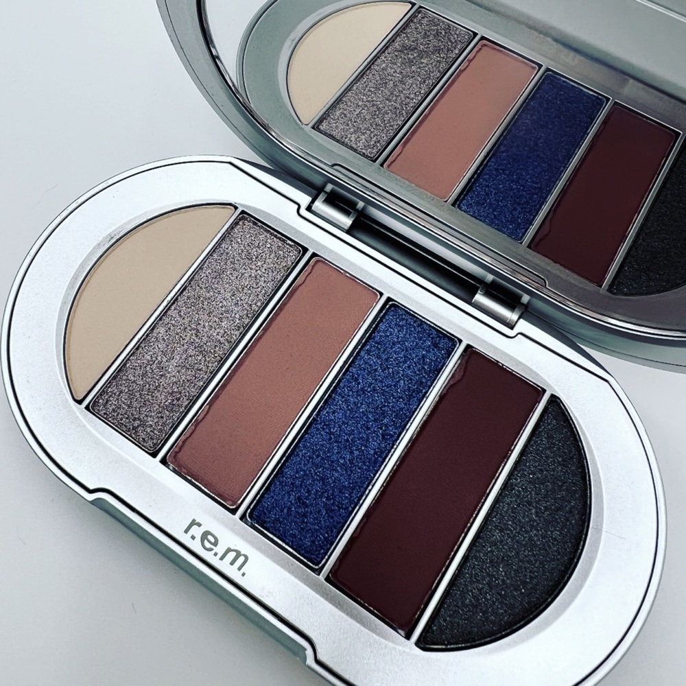 NIB r.e.m. beauty Midnight Shadows Palette - Midnight Snack